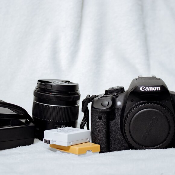 Canon EOS Rebel T5i Kit / 18-55mm Lens - Picture 4 of 7